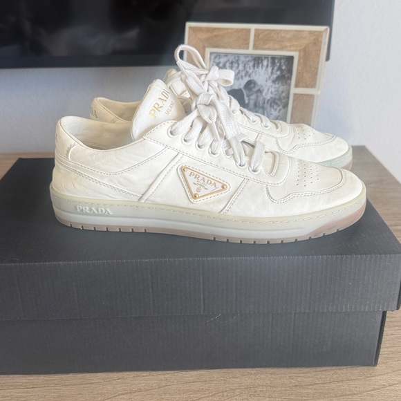 Prada downtown women’s leather sneaker. With box. Size 38.5 fits like a size 8. - Picture 3 of 12